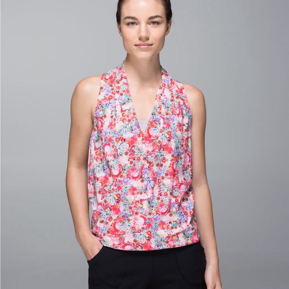 lululemon top (brand new with tags)